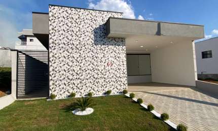 Casa em condomínio fechado com 3 quartos à venda na Estrada Amácio Mazzaropi, Vale dos Cristais, Taubaté por R$ 800.000
