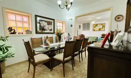 Casa com 4 quartos à venda na Rua Floriano Peixoto, Centro, Taubaté por R$ 690.000