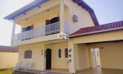 Casa com 5 quartos à venda no Centro, Tremembé  por R$ 1.600.000
