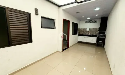 Casa em condomínio fechado com 4 quartos à venda na Avenida Doutor Lycurgo Barbosa Querido, Parque São Luís, Taubaté por R$ 650.000