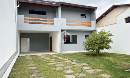 Casa com 3 quartos à venda na Rua Professora Celina Bernardes, Residencial Estoril, Taubaté por R$ 590.000