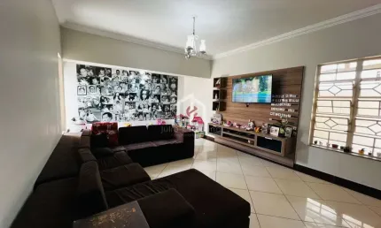Casa com 3 quartos à venda na Rua Edy Santana de Freitas, Jardim Independência, Taubaté por R$ 600.000
