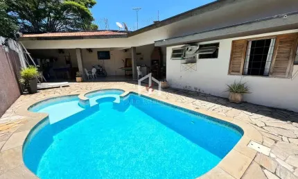 Casa em condomínio fechado com 4 quartos à venda na Rua Voluntário Benedito Sérgio, Parque São Cristóvão, Taubaté por R$ 1.000.000
