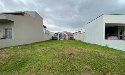 Terreno em condomínio fechado à venda no Parque Pinheiros, Tremembé  por R$ 220.000