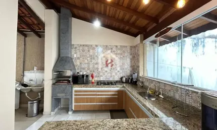 Casa com 3 quartos à venda na Avenida das Camássias, Parque das Flores, Taubaté por R$ 700.000