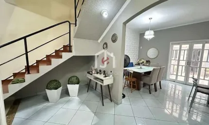 Casa com 3 quartos à venda na Rua das Calandrinas, Parque das Flores, Taubaté por R$ 800.000