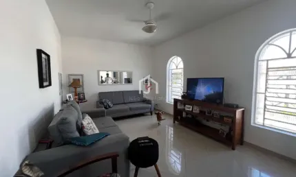 Casa com 4 quartos à venda na Rua Auta de Souza, Jardim Maria Augusta, Taubaté por R$ 570.000