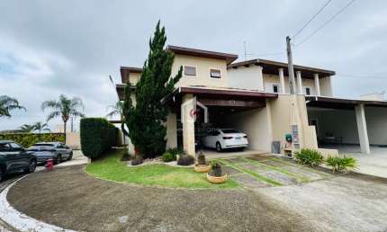 Casa em condomínio fechado com 3 quartos à venda na Rua Minas Gerais, Jardim dos Estados, Taubaté por R$ 1.100.000
