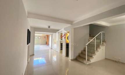 Casa em condomínio fechado com 3 quartos à venda na Rua Professor Ernesto de Oliveira Filho, Esplanada Independência, Taubaté por R$ 620.000