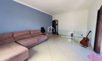 Casa com 2 quartos à venda na Avenida José Olegário de Barros, Areao, Taubaté por R$ 550.000