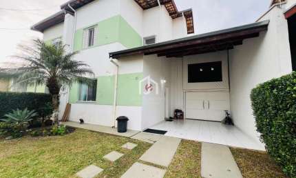 Casa em condomínio fechado com 3 quartos à venda na Avenida Arnaldo Felipe Sbruzzi, Piracangaguá (Chácara Flórida), Taubaté por R$ 550.000