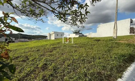 Terreno em condomínio fechado à venda no Vale dos Cristais, Taubaté  por R$ 150.000