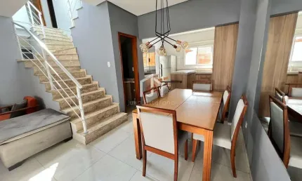 Casa em condomínio fechado com 3 quartos para alugar na Avenida Santa Cruz do Areao, Areao, Taubaté por R$ 4.380