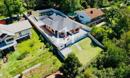 Casa com 4 quartos à venda no Alto da Boa Vista, Campos do Jordão  por R$ 2.600.000
