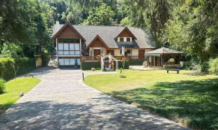 Casa com 6 quartos à venda no Alto do Capivari, Campos do Jordão  por R$ 2.500.000