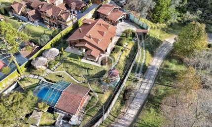 Casa com 3 quartos à venda na Vila inglesa, Campos do Jordão  por R$ 2.200.000