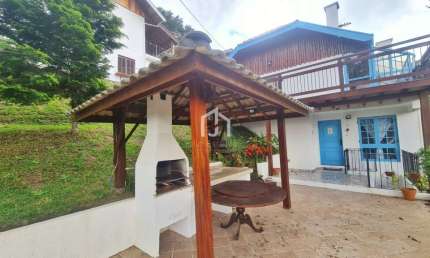 Casa em condomínio fechado com 4 quartos à venda na Colinas Do Imbiri, Campos do Jordão  por R$ 990.000