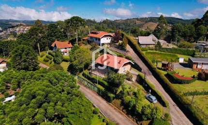 Casa em condomínio fechado com 4 quartos à venda no Vale Encantado, Campos do Jordão  por R$ 830.000