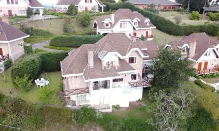 Casa em condomínio fechado com 5 quartos à venda no Jardim Atalaia, Campos do Jordão  por R$ 1.800.000