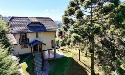 Casa com 4 quartos à venda na Vila Natal, Campos do Jordão  por R$ 1.800.000