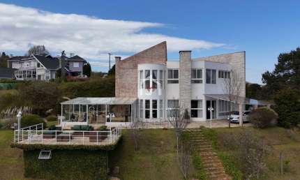 Casa em condomínio fechado com 4 quartos à venda no Descansopolis, Campos do Jordão  por R$ 7.000.000