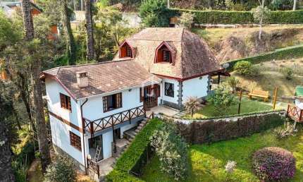 Casa com 3 quartos à venda no Jardim Europa, Campos do Jordão  por R$ 990.000