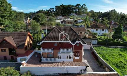 Casa com 3 quartos à venda em Fracalanza, Campos do Jordão  por R$ 1.690.000