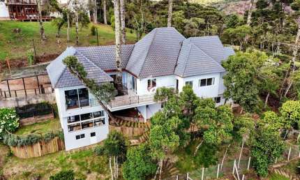 Casa em condomínio fechado com 3 quartos à venda no Alto da Boa Vista, Campos do Jordão  por R$ 3.000.000