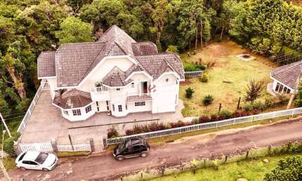 Casa em condomínio fechado com 4 quartos à venda na Vila Médica, Campos do Jordão  por R$ 2.500.000