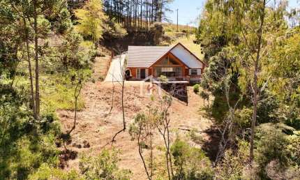 Casa com 3 quartos à venda no Recanto Araucária, Campos do Jordão  por R$ 990.000
