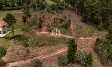 Terreno em condomínio fechado à venda no Descansopolis, Campos do Jordão  por R$ 790.000