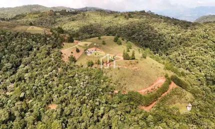 Casa com 3 quartos à venda na Toriba, Campos do Jordão  por R$ 990.000