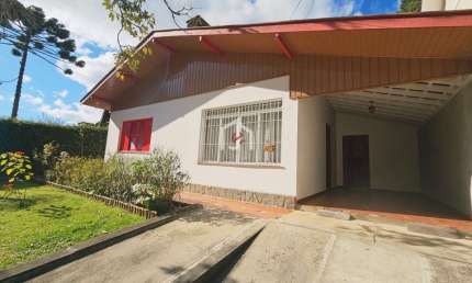 Casa com 4 quartos à venda no Capivari, Campos do Jordão  por R$ 1.150.000