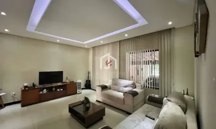 Casa com 3 quartos à venda na Rua Doutor Rodrigo Romeiro, Crispim, Pindamonhangaba por R$ 690.000