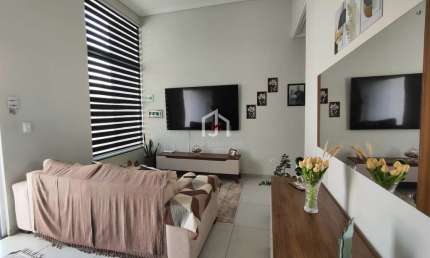 Casa em condomínio fechado com 2 quartos à venda na Avenida Orlando Ferreira, Condomínio Residencial e Comercial Laguna, Pindamonhangaba por R$ 550.000