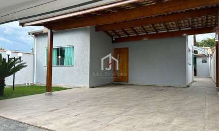 Casa com 3 quartos à venda na Avenida Vereador Alfredo Molinari, Loteamento Residencial Andrade, Pindamonhangaba por R$ 650.000
