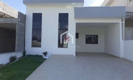 Casa em condomínio fechado com 3 quartos para alugar na Avenida Athayde Marques, Residencial Vila Romana, Pindamonhangaba por R$ 3.705