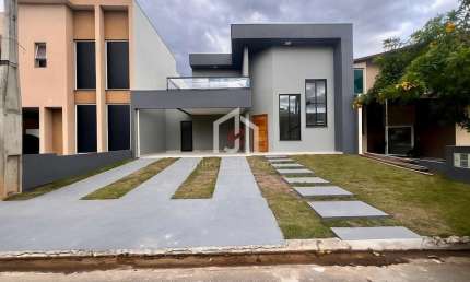 Casa em condomínio fechado com 4 quartos para alugar na Avenida Antenor da Silva Andrade, Condomínio Residencial e Comercial Moema Ville, Pindamonhangaba por R$ 5.350