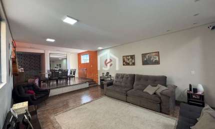 Casa com 2 quartos para alugar na Rua Carlos Affonso Machado Del Monaco, Comercial e Residencial Jardim Mariana, Pindamonhangaba por R$ 3.200