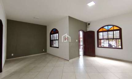 Casa com 3 quartos à venda na Rua Eloisa Vilela Ribeiro, Vila Bourghese, Pindamonhangaba por R$ 650.000