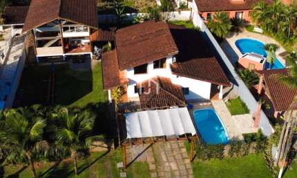 Casa em condomínio fechado com 5 quartos à venda em Horto Florestal, Ubatuba  por R$ 2.440.000