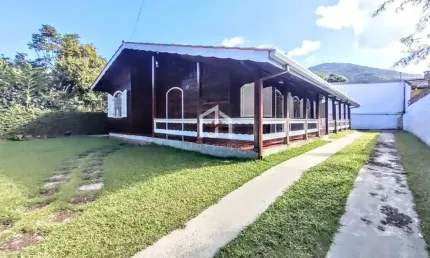Casa com 3 quartos à venda na Enseada, Ubatuba  por R$ 750.000
