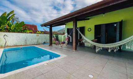 Casa com 4 quartos à venda no Pereque-Mirim, Ubatuba  por R$ 850.000