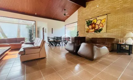 Casa em condomínio fechado com 5 quartos à venda na Praia do Lazaro, Ubatuba  por R$ 2.300.000