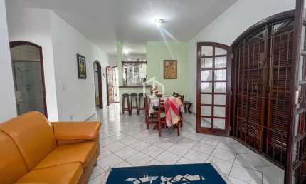 Casa com 3 quartos à venda no Centro, Ubatuba  por R$ 800.000