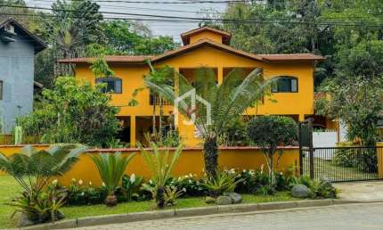Prédio à venda na Praia do Itamambuca, Ubatuba  por R$ 1.700.000