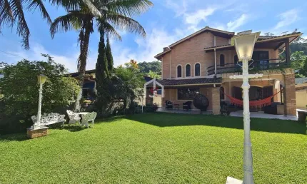 Casa em condomínio fechado com 7 quartos à venda na Praia da Lagoinha, Ubatuba  por R$ 2.600.000