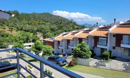 Casa em condomínio fechado com 3 quartos à venda na Rua Isid Dutra, 445, Sambaqui, Florianópolis por R$ 1.300.000