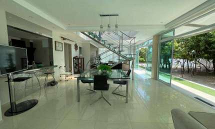 VENDO CASA EM CONDOMÍNIO FECHADO, 450 M2 5 SUÍTES, PORTAL DO SOL ATIPLANO.