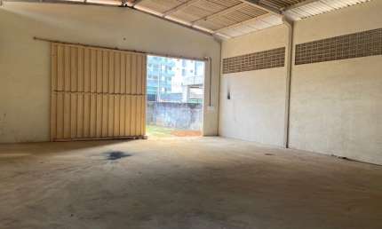 Alugo galpão casa n mais de 400 m2 a 100 m2 do mar bairro jardim Oceania   João Pessoa PB.